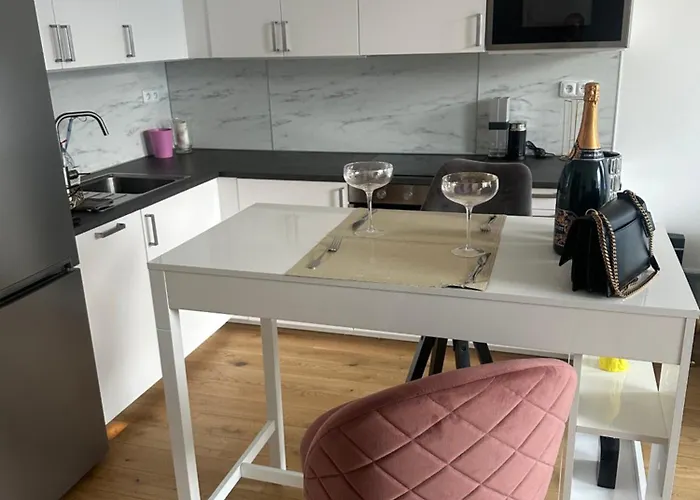 Pasta Party Apartment, Free Parking, Fully Equipped *